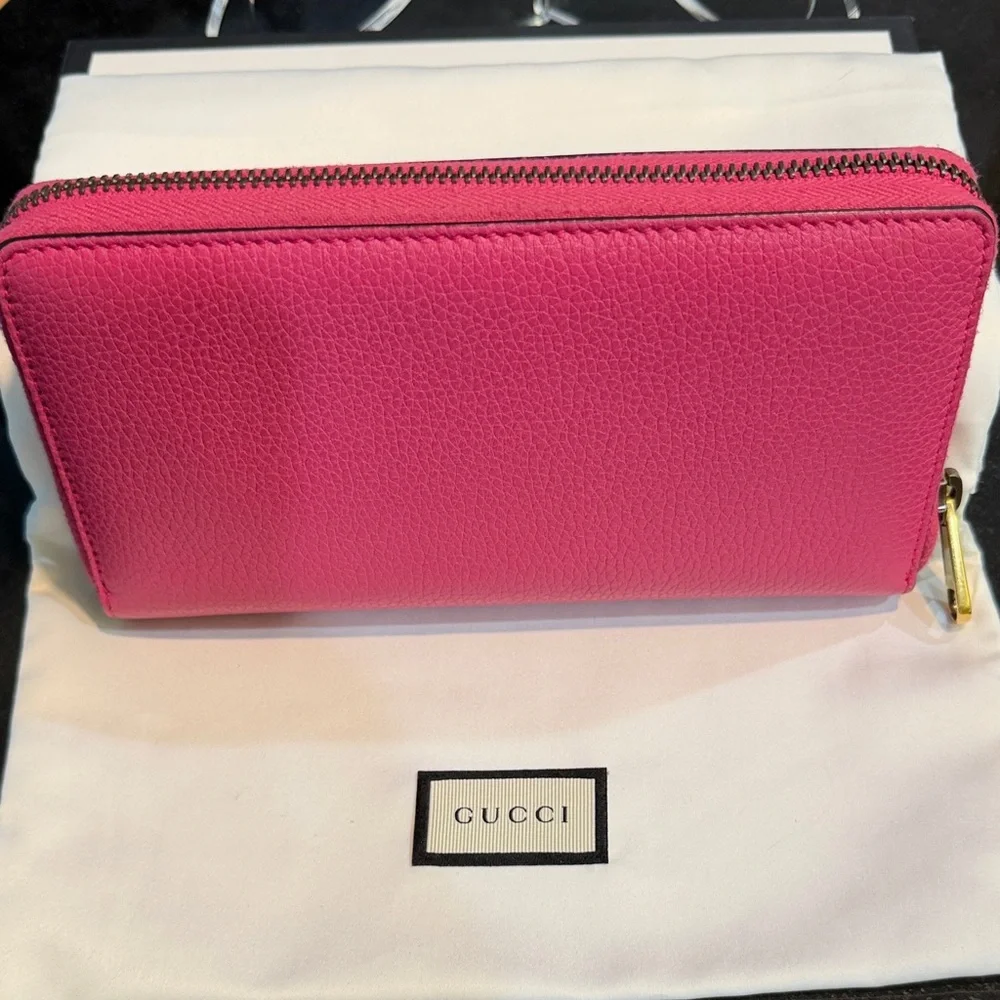 Gucci Hot Pink Leather Zip-Around Wallet with Green Logo Stripe 🩷💚❤️ - Picture 15 of 17